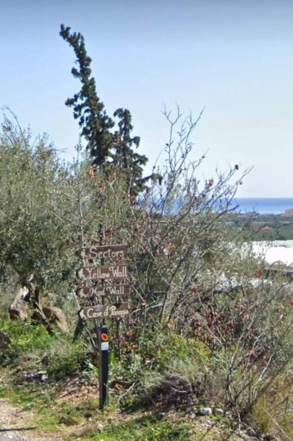 East Red Rock And View Leonidio Maisonette Studio Εξωτερικό φωτογραφία